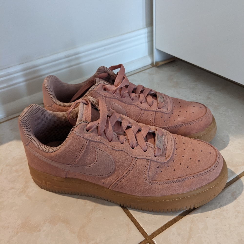 Nike Women's Pink Sneakers